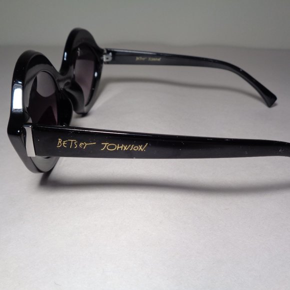 Betsey Johnson CECILIA New Women\'s Sunglasses main image 8